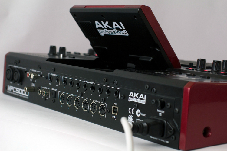 AKAI MPCX Müzik Prodüksiyonu Kontrol Cihazı