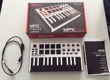 AKAI MPKMINI2 WHITE 25 Tuşlu MIDI Klavye