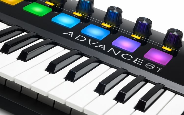 AKAI ADVANCE 61 Music Production Suite 61 Tuş Midi Klavye