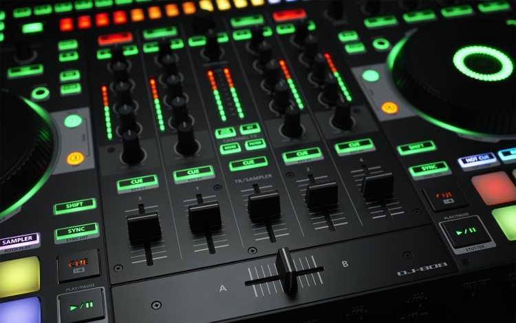 ROLAND DJ-808 DJ Kontrol Ünitesi