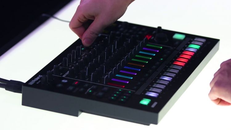 ROLAND TR-8S Ritim Performans Enstrümanı