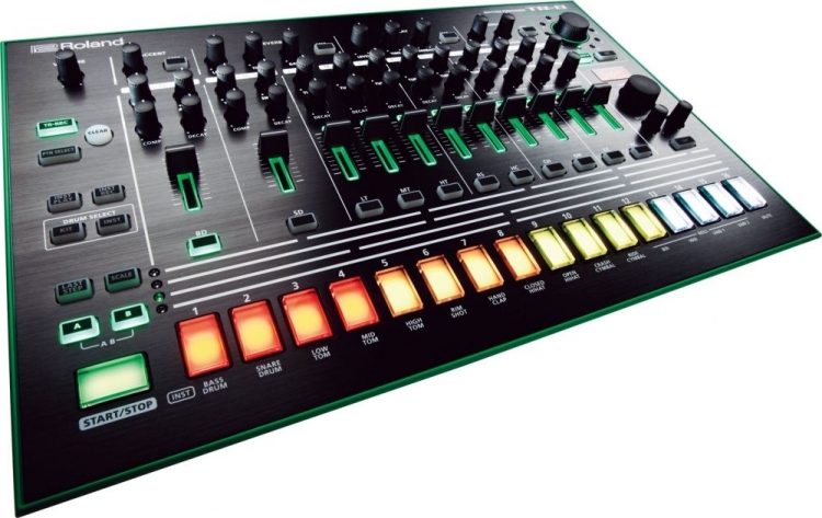 ROLAND TR-8 Ritim Performans Enstrumanı