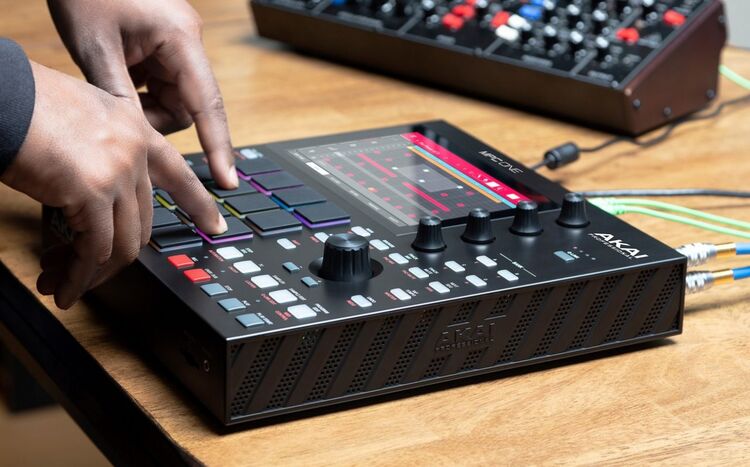 AKAI MPC ONE Müzik Prodüksiyonu Kontrol Cihazı