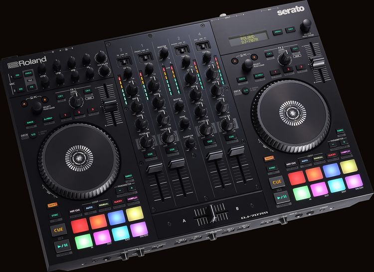 ROLAND DJ-707M DJ CONTROLLER